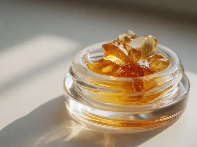 Jak poznat kvalitní CBD shatter: Průvodce vzhledem a konzistencí